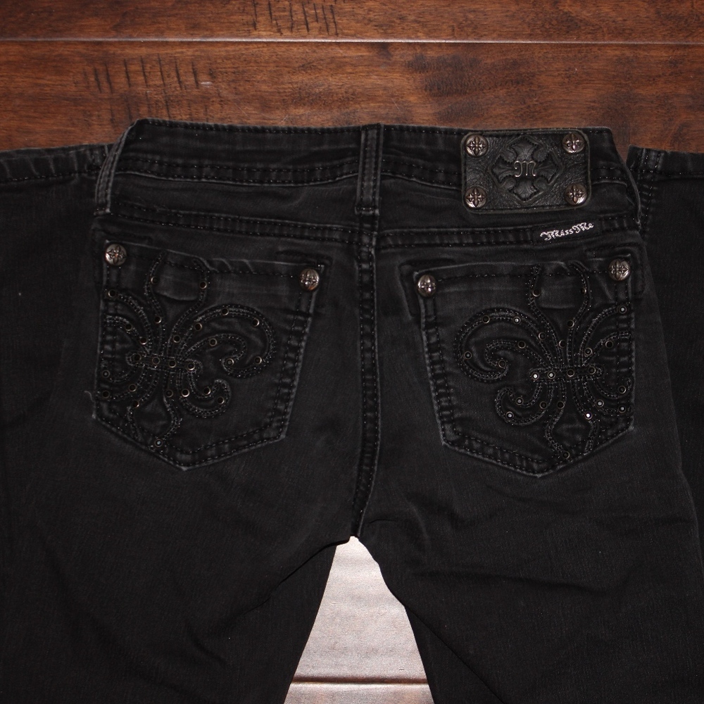 Miss Me: Black Skinny Jeans